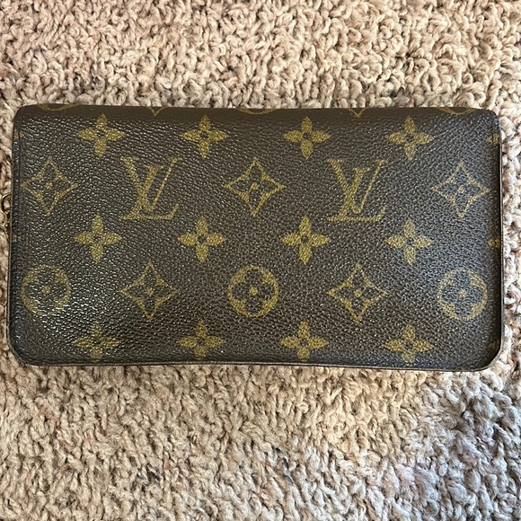 Louis Vuitton full sized, zip around wallet - Picture 1 of 6